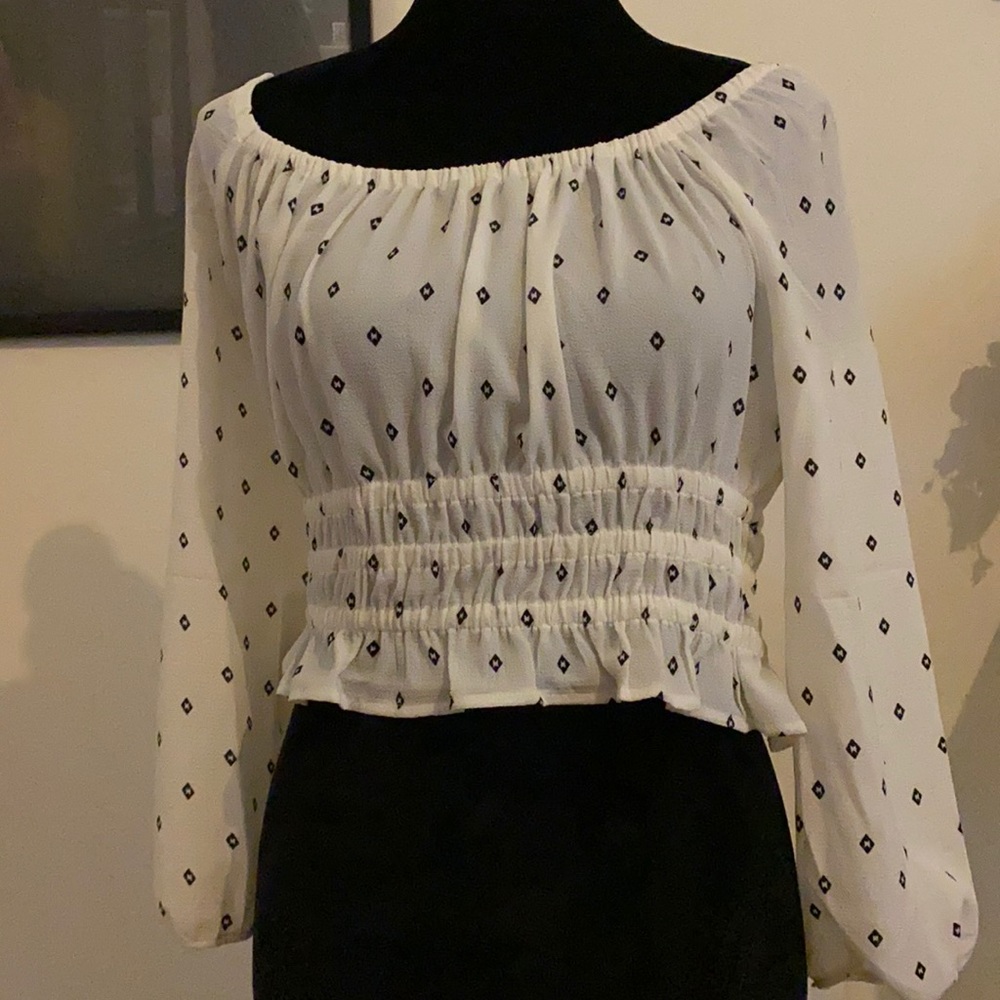 Black and White Scrunchy Crop Top Blouse